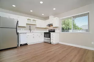 9181 Lujan Dr, Elk Grove, CA 95624 - Photo 10