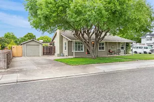 1006 Magnolia St, Oakdale, CA 95361 - Photo 2