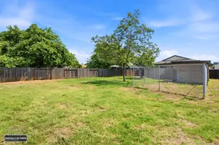 7632 Harmony Oaks Way, Sacramento, CA 95828 - Photo 10