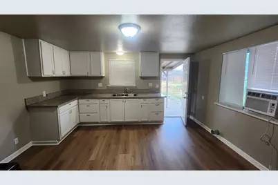 301 Braden, Hanford, CA 93230 - Photo 8
