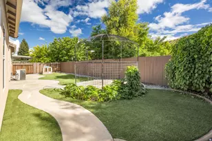 9422 Rhone Valley Way, Elk Grove, CA 95624 - Photo 32