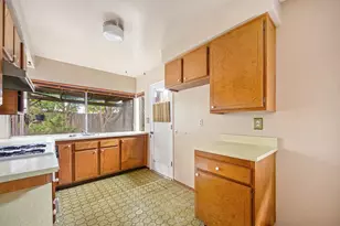7828 Rockhurst Way, Sacramento, CA 95828 - Photo 16