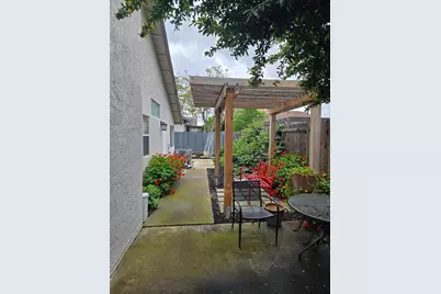 7158 Clearbrook Way, Sacramento, CA 95823 - Photo 4