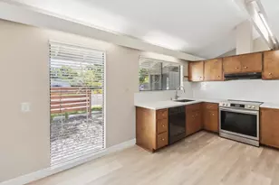 8813 Williamson Dr, Elk Grove, CA 95624 - Photo 6
