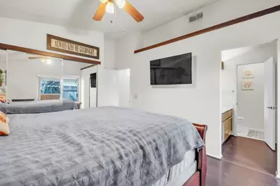 7560 Deltawind Drive, Sacramento, CA 95831 - Photo 16