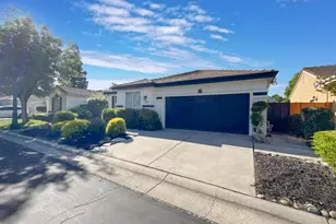 3027 Carousel Cir, Stockton, CA 95219 - Photo 2