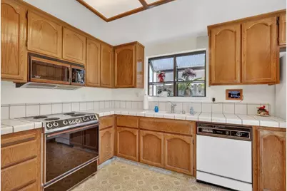 1703 Moraga Way, Roseville, CA 95661 - Photo 14