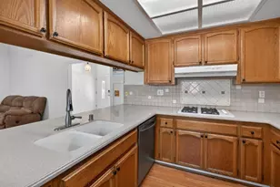6327 Laguna Villa Way, Elk Grove, CA 95758 - Photo 20