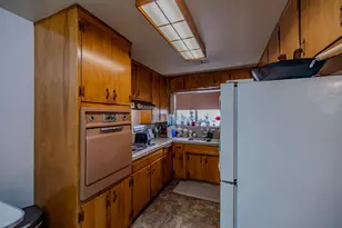 1618 Oakwood Dr, Modesto, CA 95350 - Photo 8
