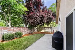 8848 Gemwood Way, Elk Grove, CA 95758 - Photo 38