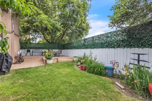 7666 Bluebrook Way, Sacramento, CA 95823 - Photo 10