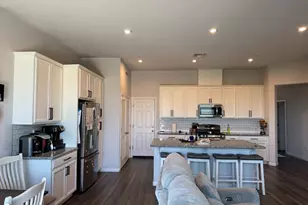 9653 Respect Dr, Sacramento, CA 95829 - Photo 6
