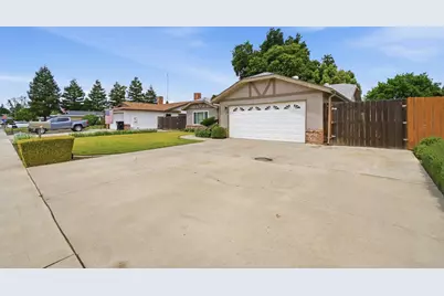 1218 W Evergreen Court, Visalia, CA 93277 - Photo 4