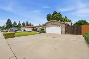 1218 W Evergreen Ct, Visalia, CA 93277 - Photo 4