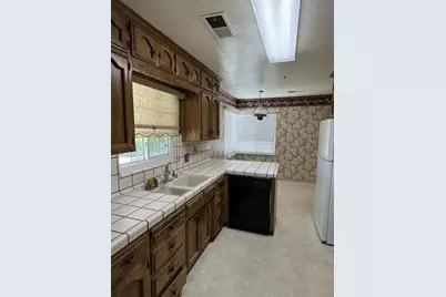 517 Fairview Avenue, Madera, CA 93637 - Photo 2