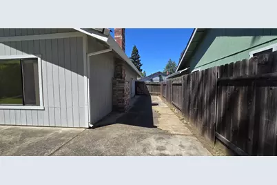 7405 Flowerwood, Sacramento, CA 95831 - Photo 32