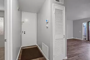 2201 Woodside Ln, Sacramento, CA 95825 - Photo 10