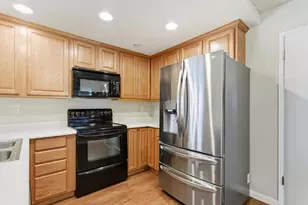 4329 Woodmoss Ct, Sacramento, CA 95826 - Photo 12
