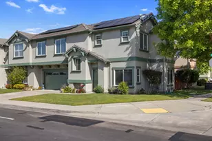 998 E J St, Oakdale, CA 95361 - Photo 2