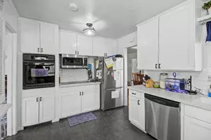 7039 Demaret Dr, Sacramento, CA 95822 - Photo 14