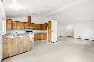 75 Lacam Cir, Sacramento, CA 95820 - Photo 14