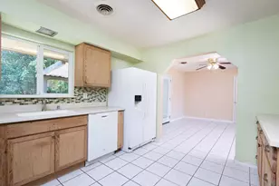 1048 Laurel Ave, Olivehurst, CA 95961 - Photo 4