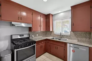 4960 Bradford Dr, Sacramento, CA 95820 - Photo 8