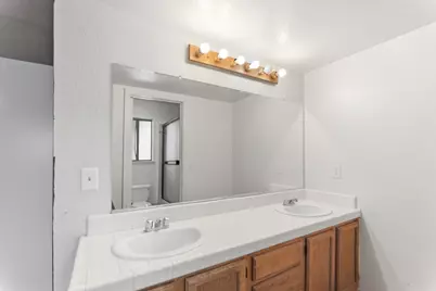 8471 Fontenay Way, Stockton, CA 95210 - Photo 18