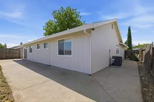 1707 Chateau Dr, Olivehurst, CA 95961 - Photo 38