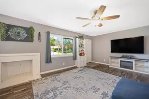 2560 Carson Way, Sacramento, CA 95821 - Photo 8