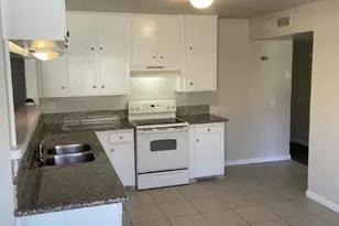537 W University Ave, Fresno, CA 93705 - Photo 6