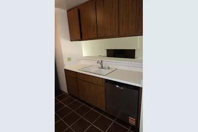 8609 Tiogawoods Drive, Sacramento, CA 95828 - Photo 10