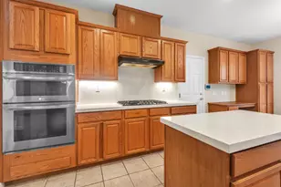 10085 Castle Oaks Ct, Sacramento, CA 95829 - Photo 10