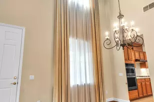 10085 Castle Oaks Ct, Sacramento, CA 95829 - Photo 4