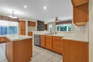 10085 Castle Oaks Ct, Sacramento, CA 95829 - Photo 10