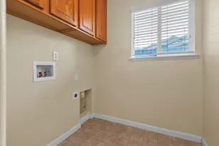 10085 Castle Oaks Ct, Sacramento, CA 95829 - Photo 16