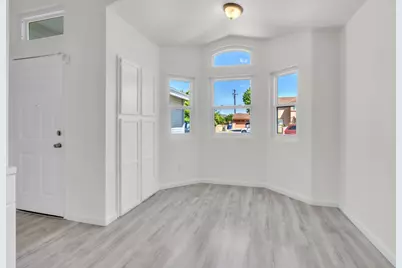 7673 Bluebrook Way, Sacramento, CA 95823 - Photo 10
