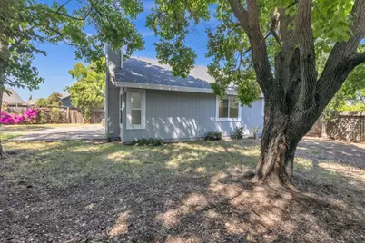 7673 Bluebrook Way, Sacramento, CA 95823 - Photo 18