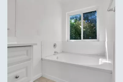 7673 Bluebrook Way, Sacramento, CA 95823 - Photo 24