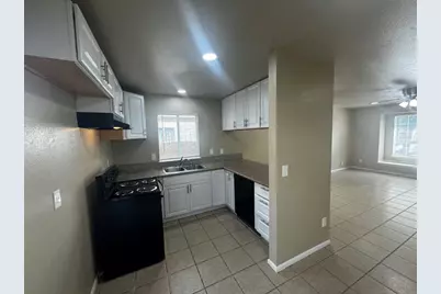 4781 N Polk Avenue, Fresno, CA 93722 - Photo 22