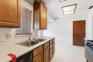 2512 Brentley Dr, Sacramento, CA 95822 - Photo 14