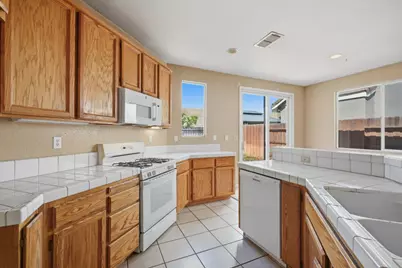 5821 Ridgepoint Drive, Antelope, CA 95843 - Photo 8