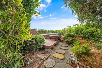 7961 Phaeton Drive, Oakland, CA 94605 - Photo 20