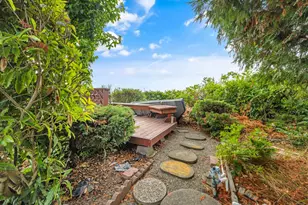 7961 Phaeton Dr, Oakland, CA 94605 - Photo 20