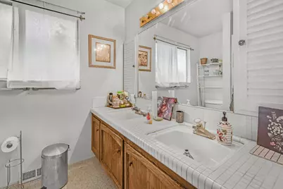 7961 Phaeton Drive, Oakland, CA 94605 - Photo 46