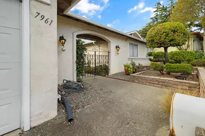 7961 Phaeton Drive, Oakland, CA 94605 - Photo 2