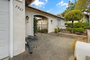 7961 Phaeton Dr, Oakland, CA 94605 - Photo 2