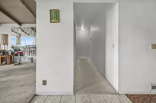 7961 Phaeton Dr, Oakland, CA 94605 - Photo 36