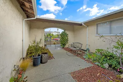 7961 Phaeton Drive, Oakland, CA 94605 - Photo 28