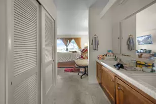 7961 Phaeton Dr, Oakland, CA 94605 - Photo 38